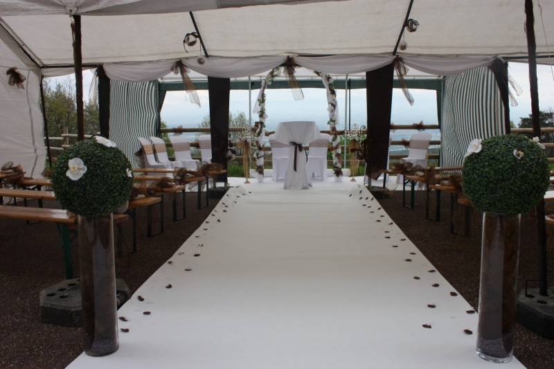 espace exterieur pour organiser cérémonie de mariage en Drôme