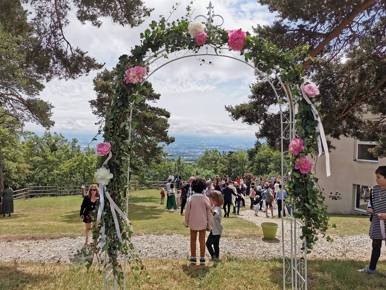 Mariage avec vin d'honneur en extérieur près de Valence en Ardèche